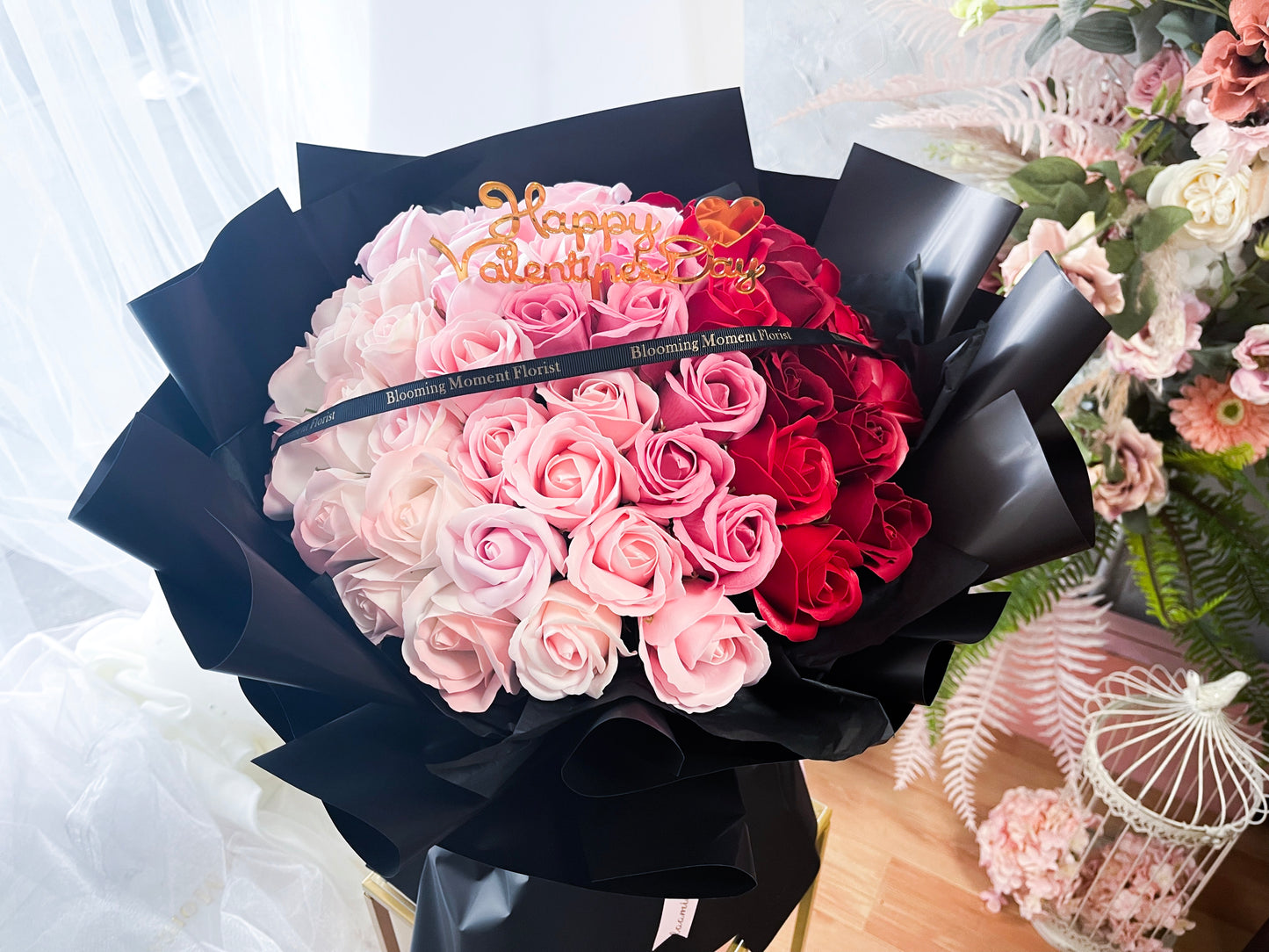 红色渐变皂花花束