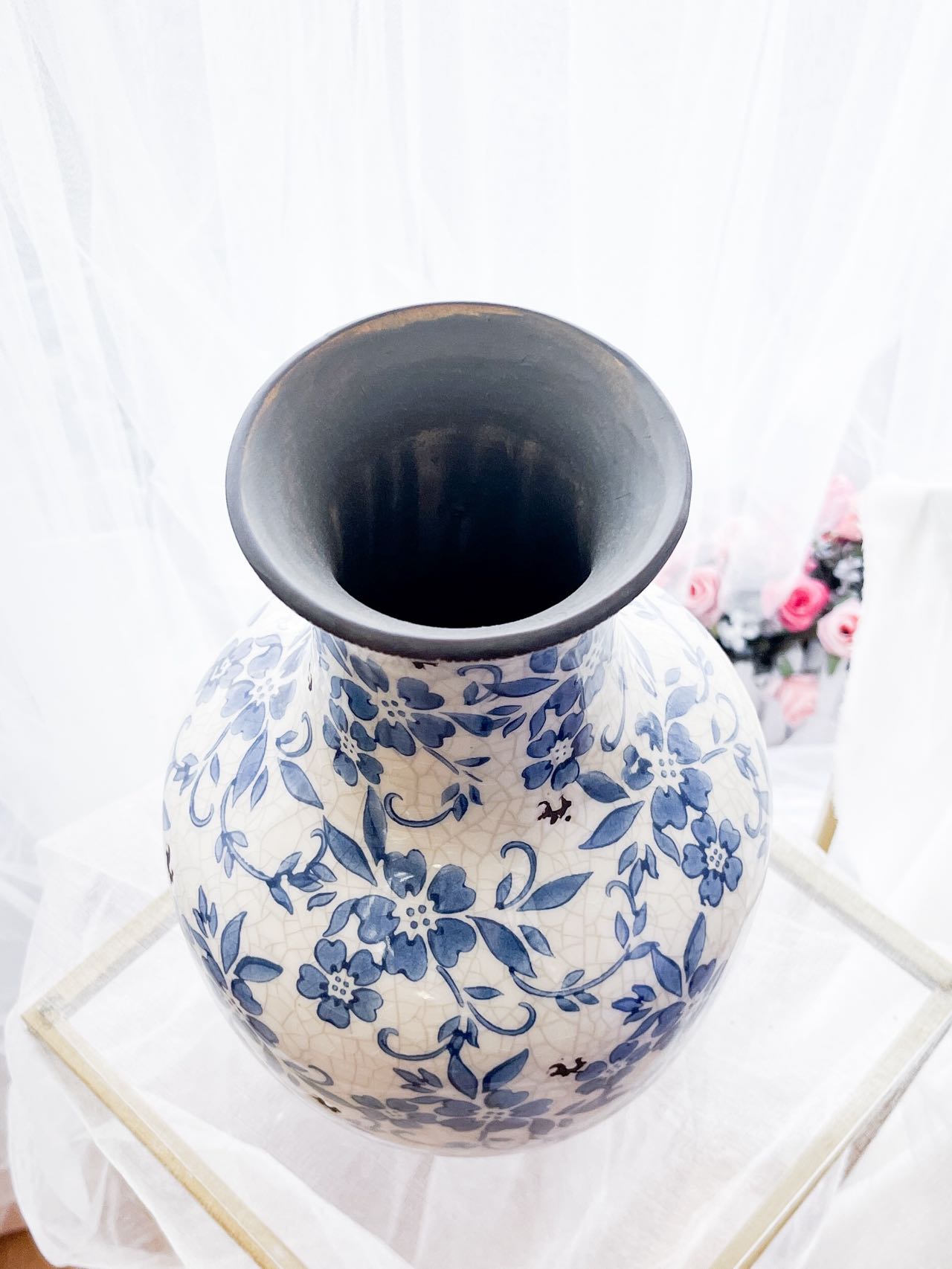 Blue and white porcelain vase