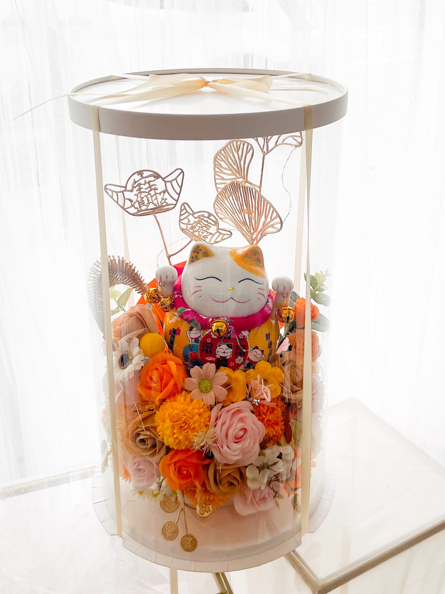 Lucky Cat 2.0 Soap Flower arrangement in round clear box