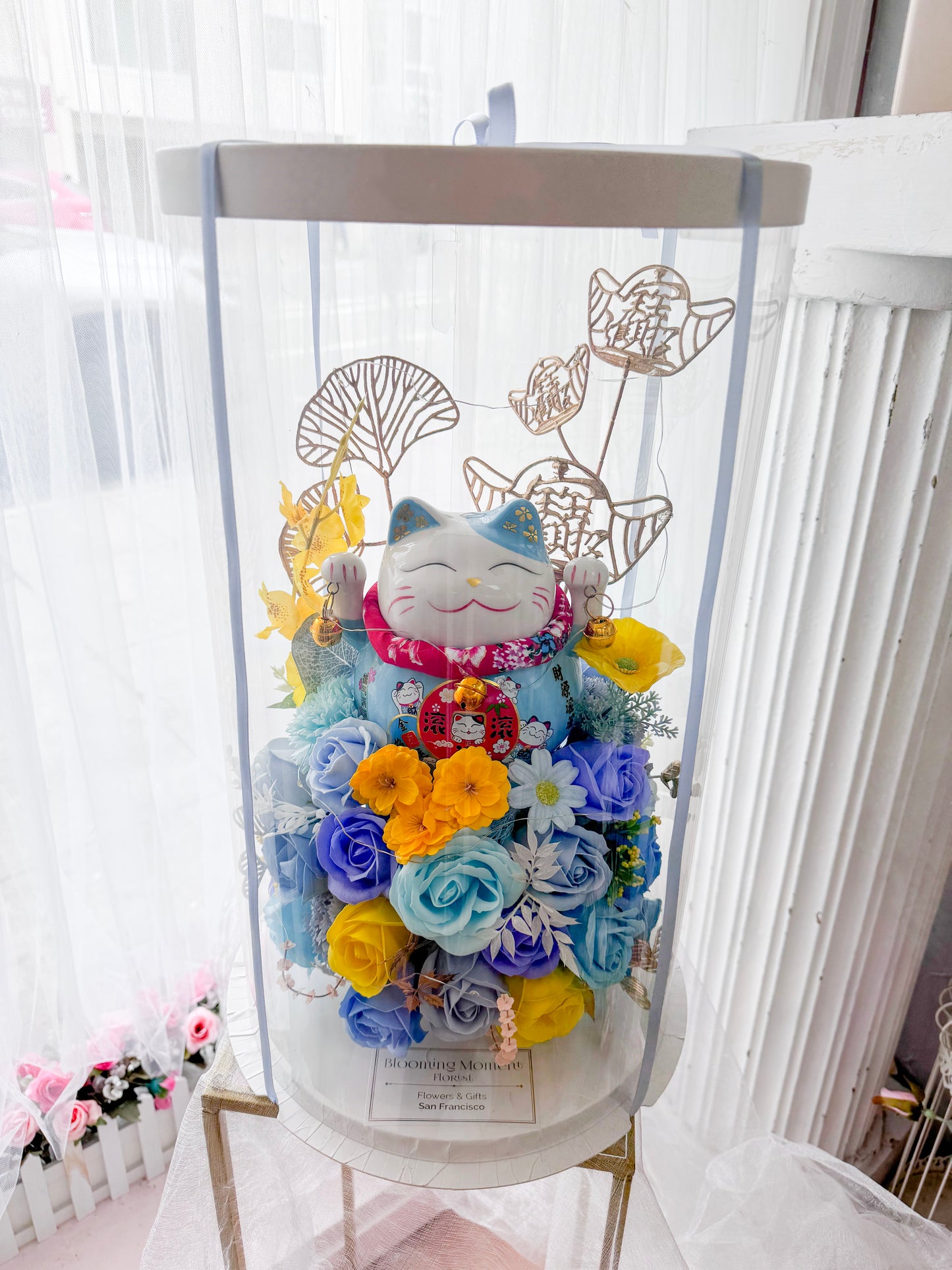 Lucky Cat 2.0 Soap Flower arrangement in round clear box