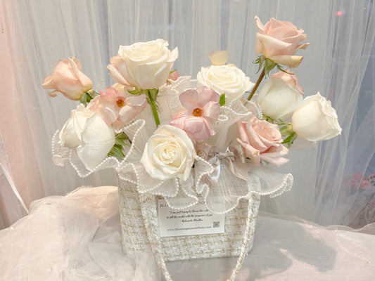 [FRESH FLOWER] Luxury bag flower basket white，